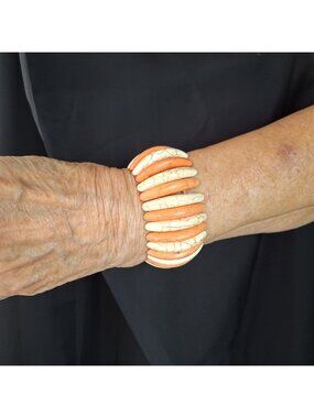 VINTAGE WHITE AND PEACH HOWLITE(?) CUFF BOHO STYLE STRETCHY BANGLE BRACELET